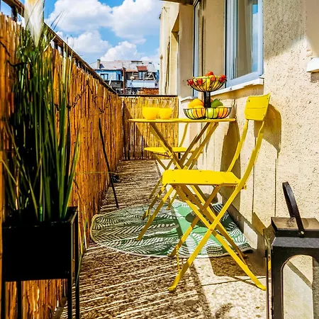 Sunny With Terrace & River View Old Town