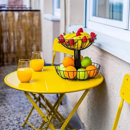 Apartament Sunny With Terrace & River View Old Town