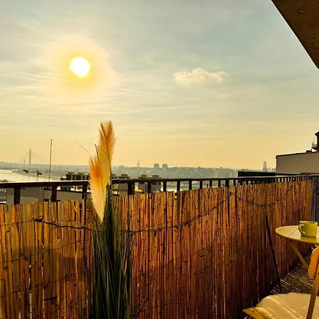 Sunny With Terrace & River View Old Town Belgrad