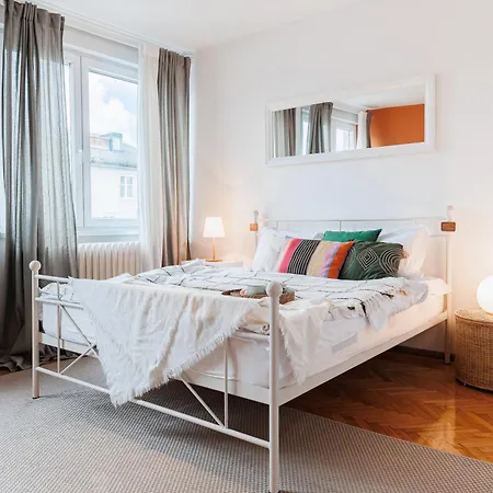 Sunny With Terrace & River View Old Town アパート